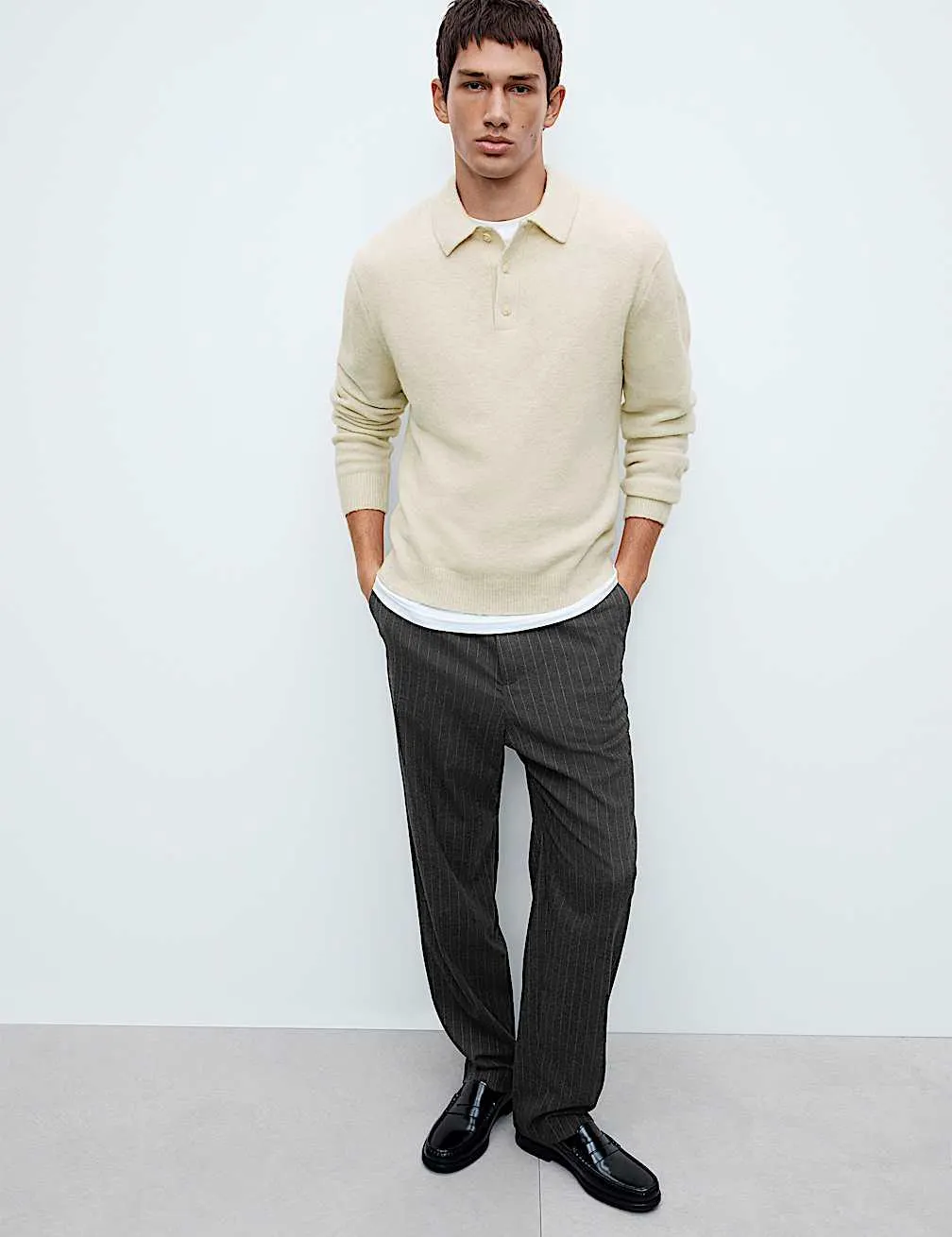 Flatfronthose mit Nadelstreifenmuster in entspannter Passform