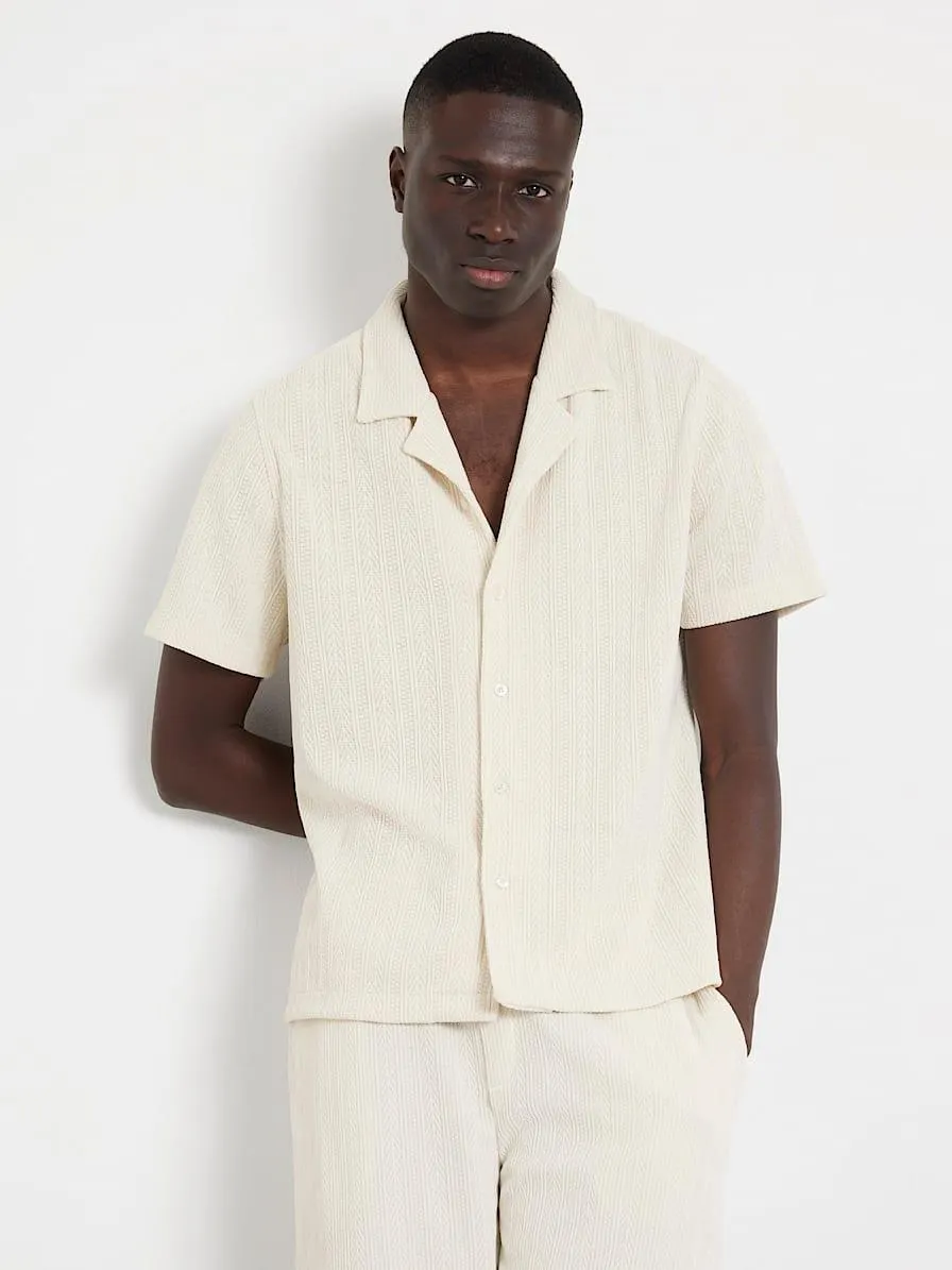 Strukturiertes strickhemd