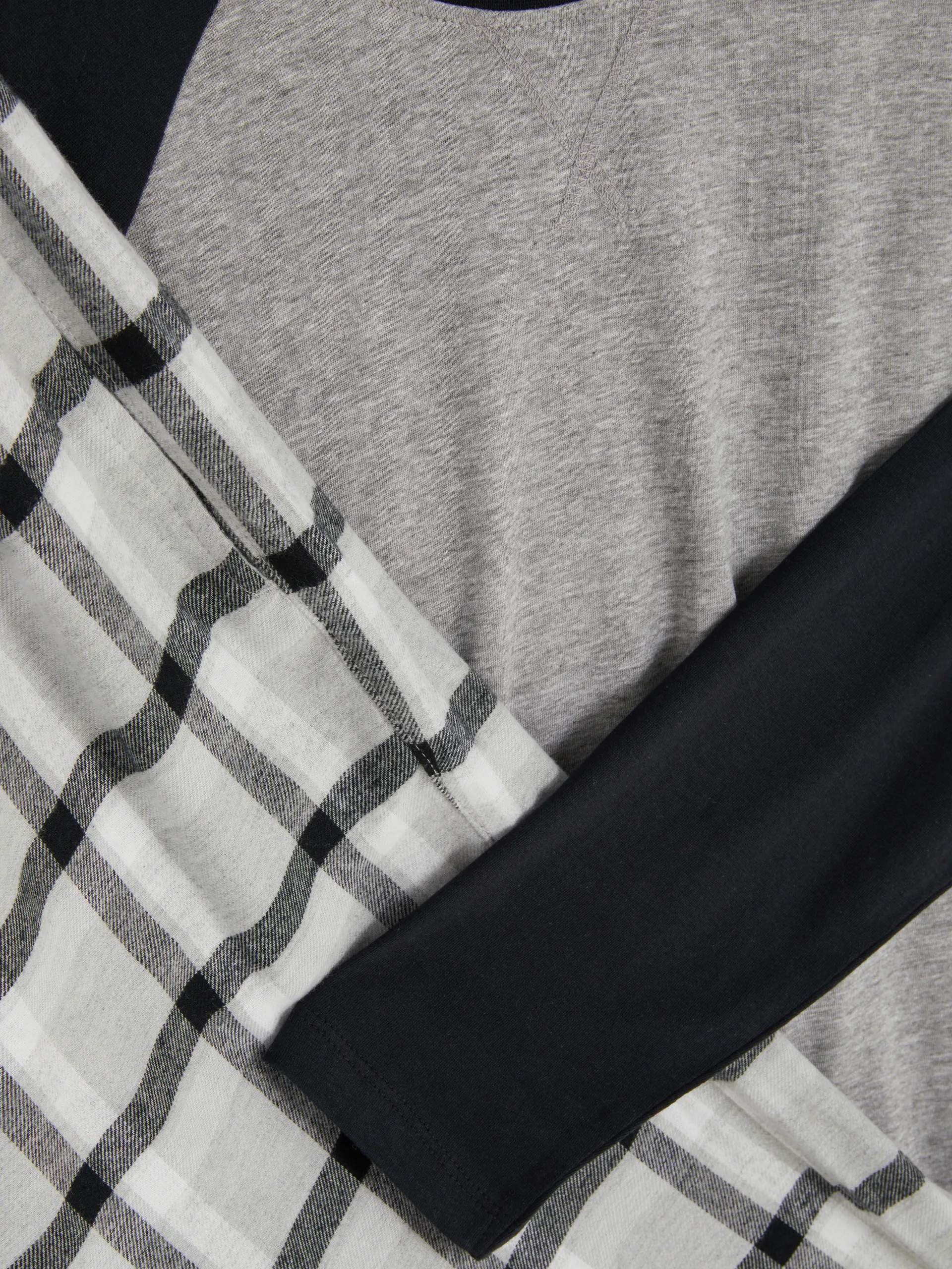 Langärmeliger Schlafanzug