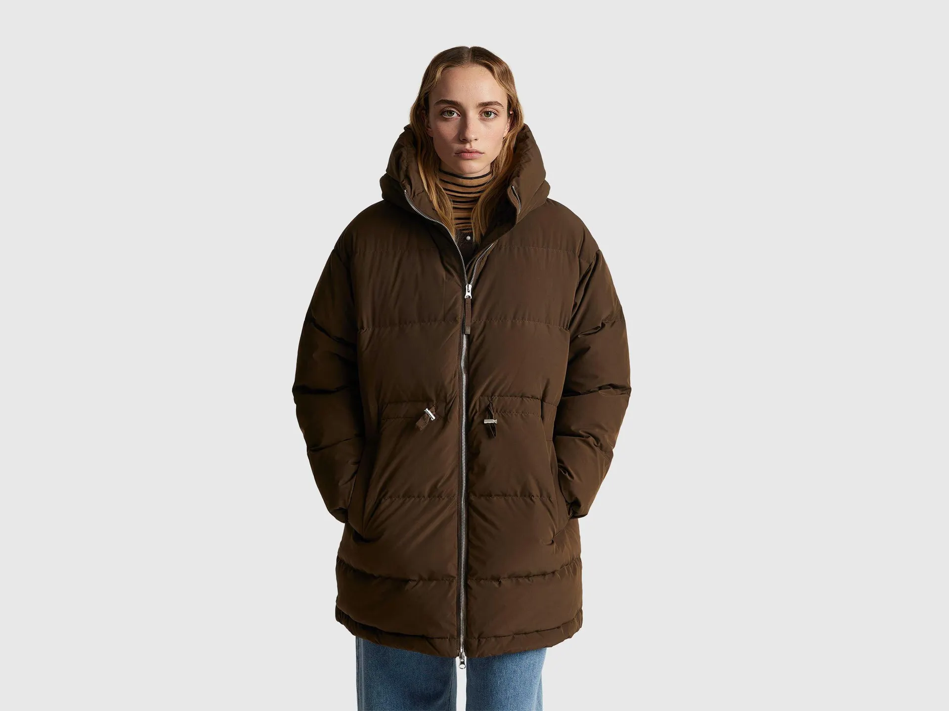 Lange Daunenjacke mit recycelten Federn gefüttert