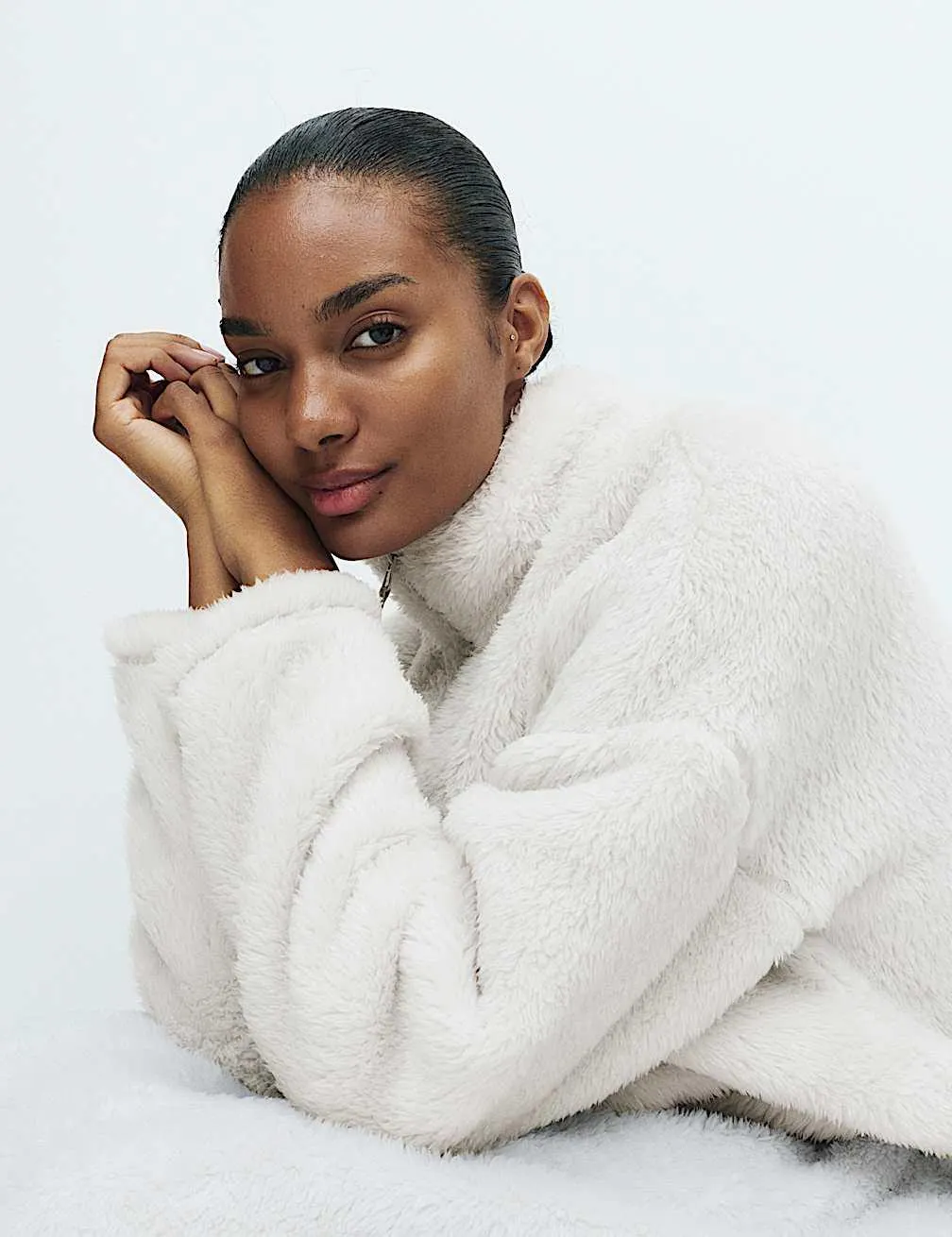 Langfloriger Morgenmantel aus Fleece mit Reißverschluss