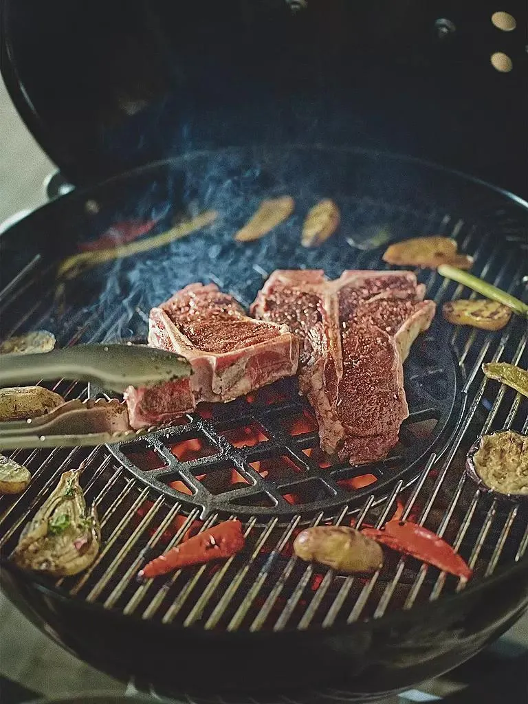 Gourmet BBQ System - Sear Grate Einsatz