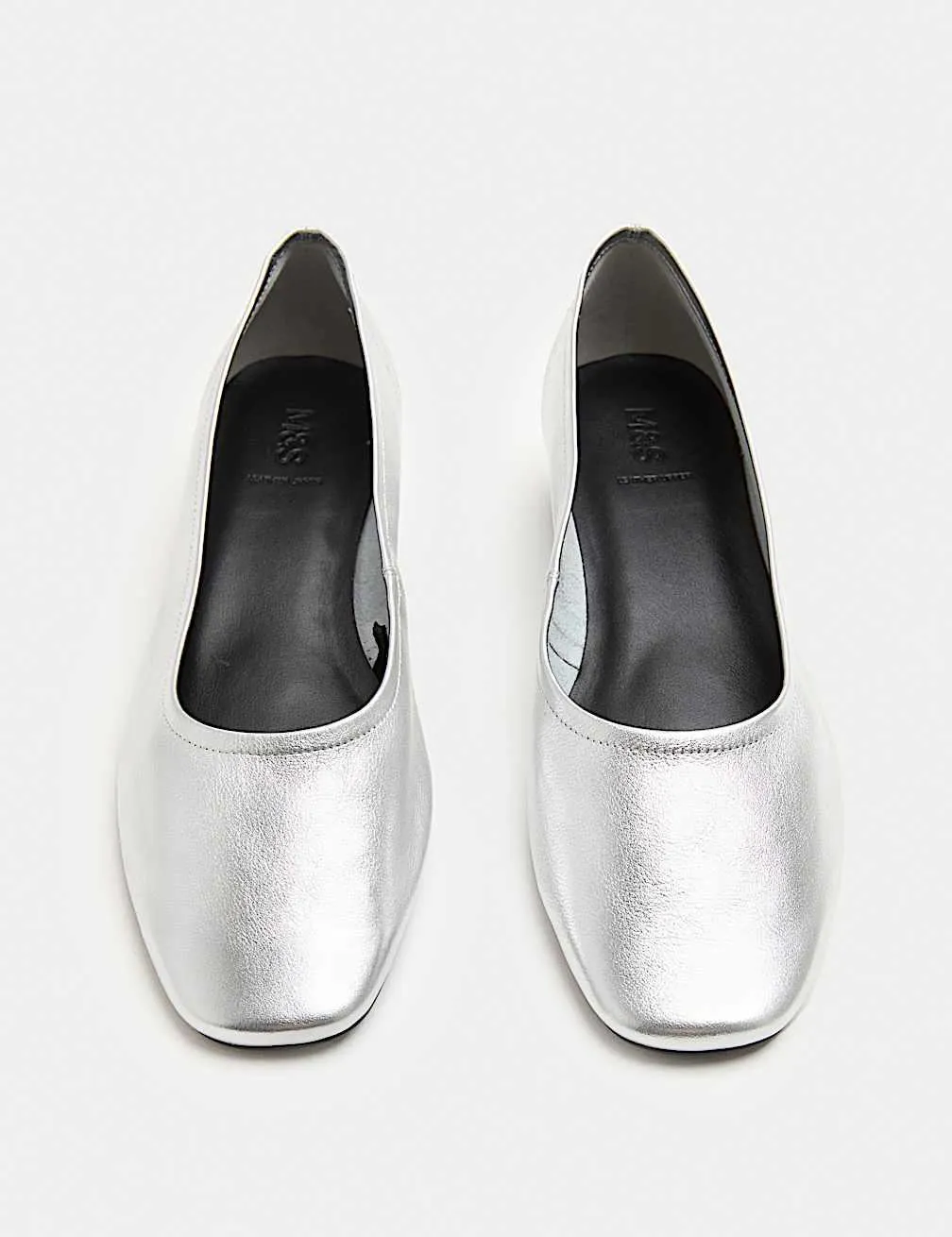 Lederpumps mit Metallic-Blockabsatz