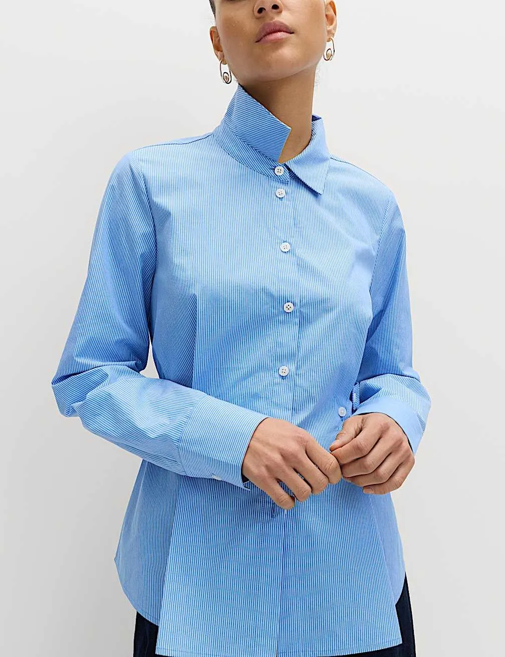 Gestreiftes Hemd aus reiner Baumwolle mit Knopfdetail