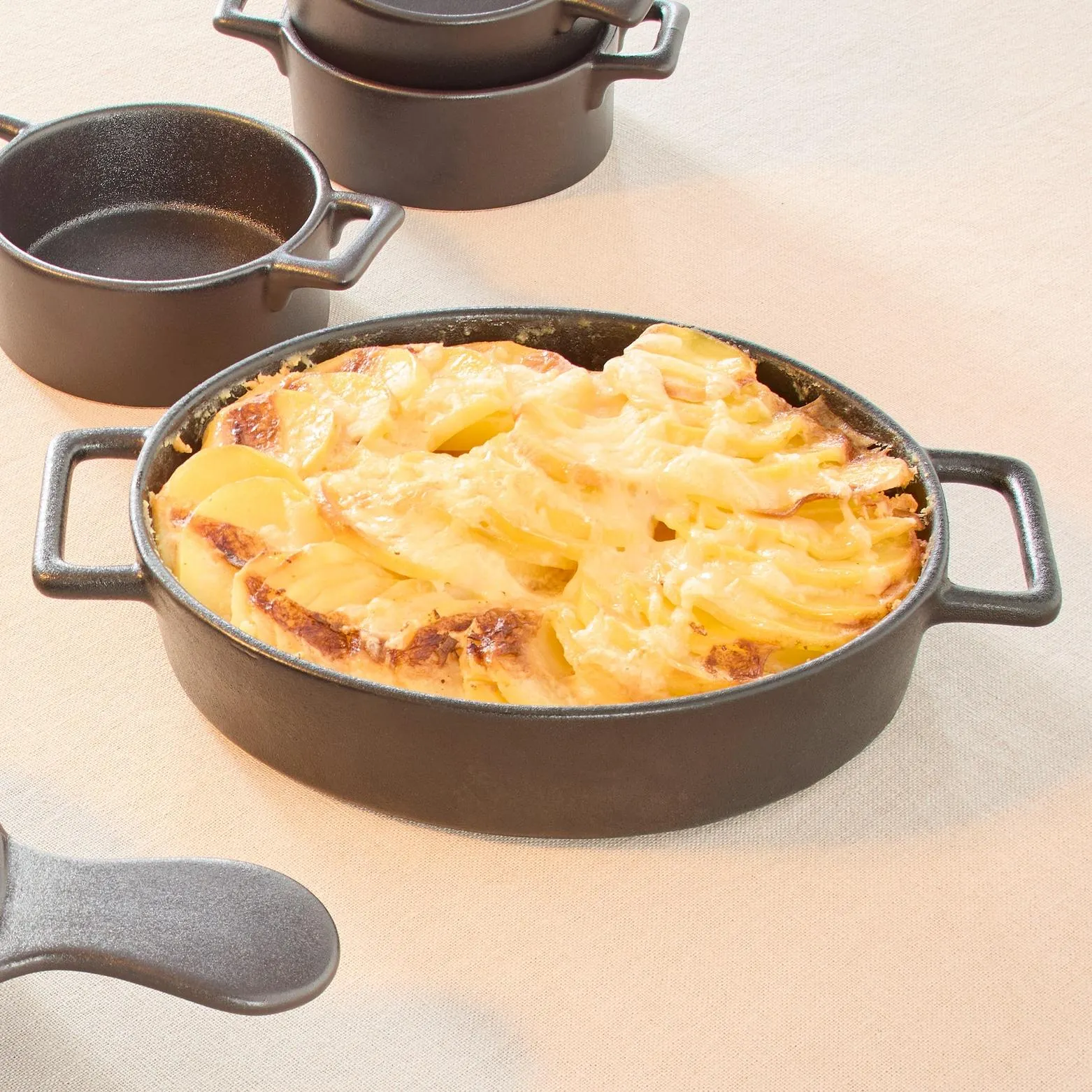 Serviertopf mit zwei Griffen, ca. 4,3x17x25 cm