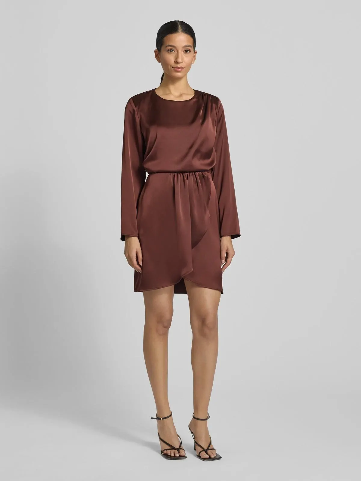 Knielanges Cocktailkleid mit Rundhalsausschnitt in dunkelbraun