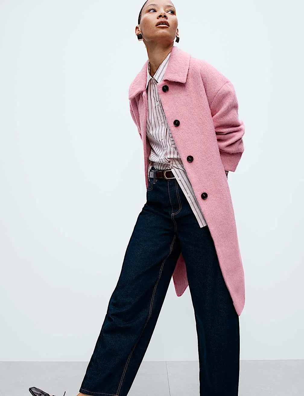 Lang geschnittener, innen aufgerauter Kurzmantel mit Kragen und Wollanteil