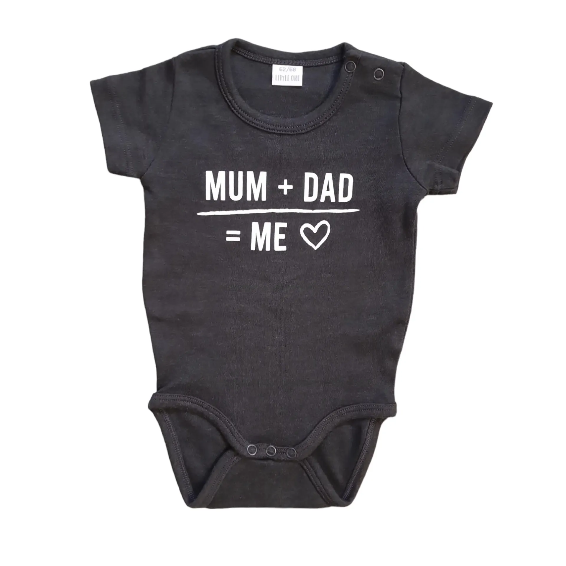 Kurzarmbody "Mum + Dad = Me"