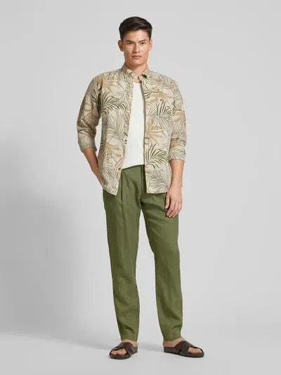 Tapered Fit Leinenhose mit Bundfalten Modell 'Osby' in oliv