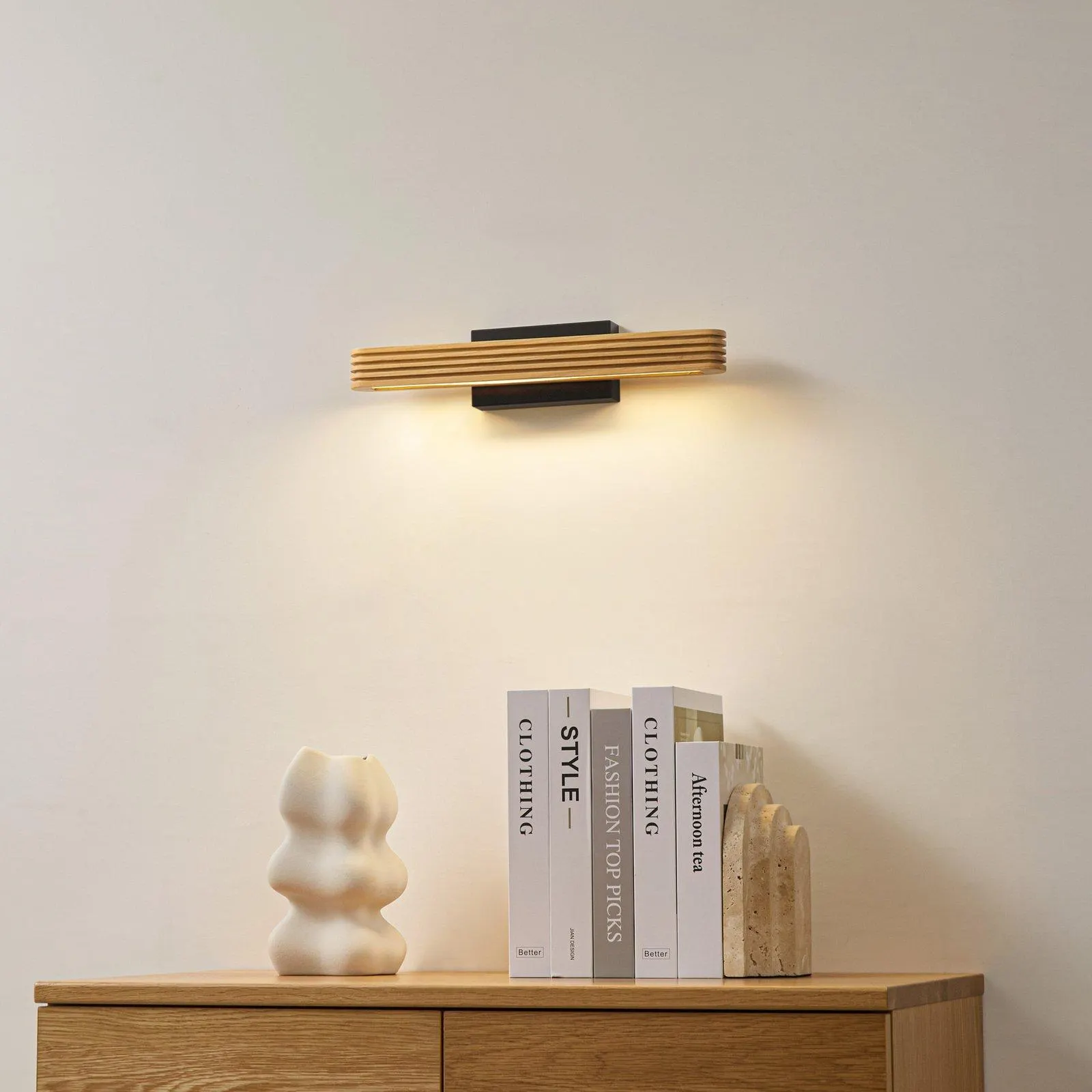 Lucande LED-Wandleuchte Lieske, 40 cm, Holz, schwarz