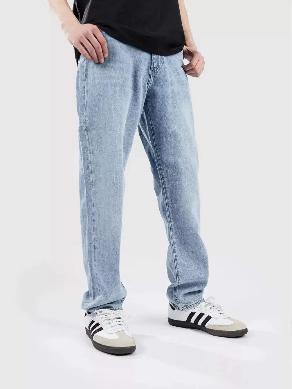568 Loose Straight Jeans