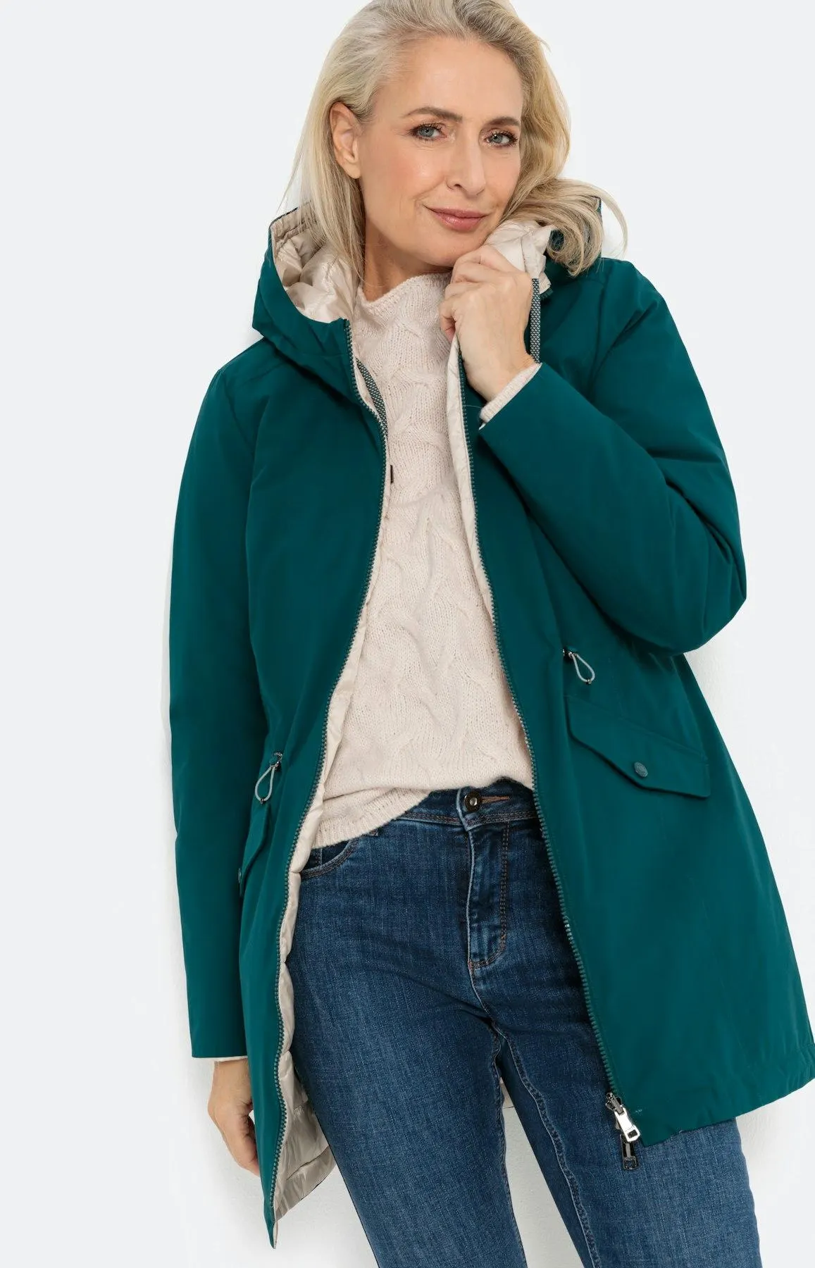 Hüftlange Wendejacke mit Kapuze