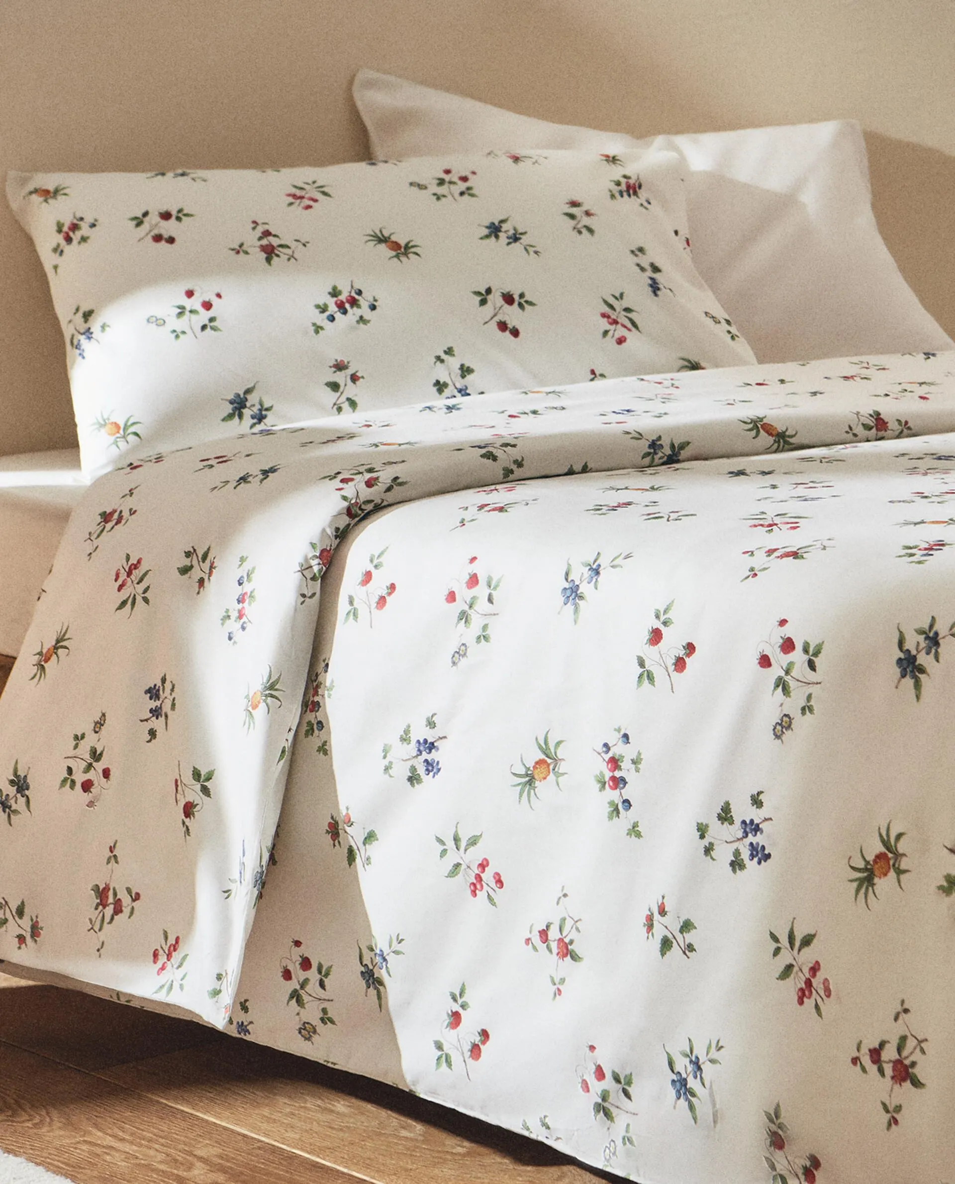 BETTBEZUG MIT FRÜCHTEPRINT