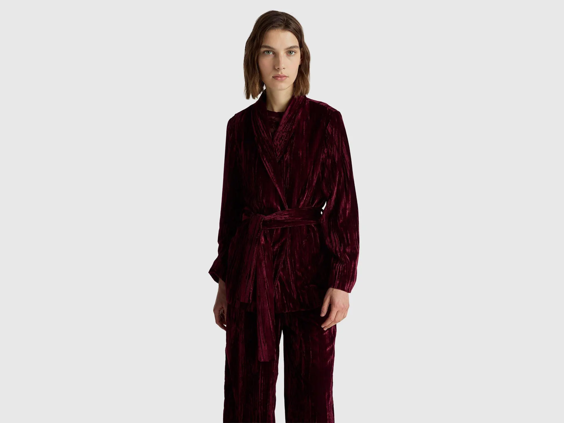 Glatter Samtblazer mit Schärpe