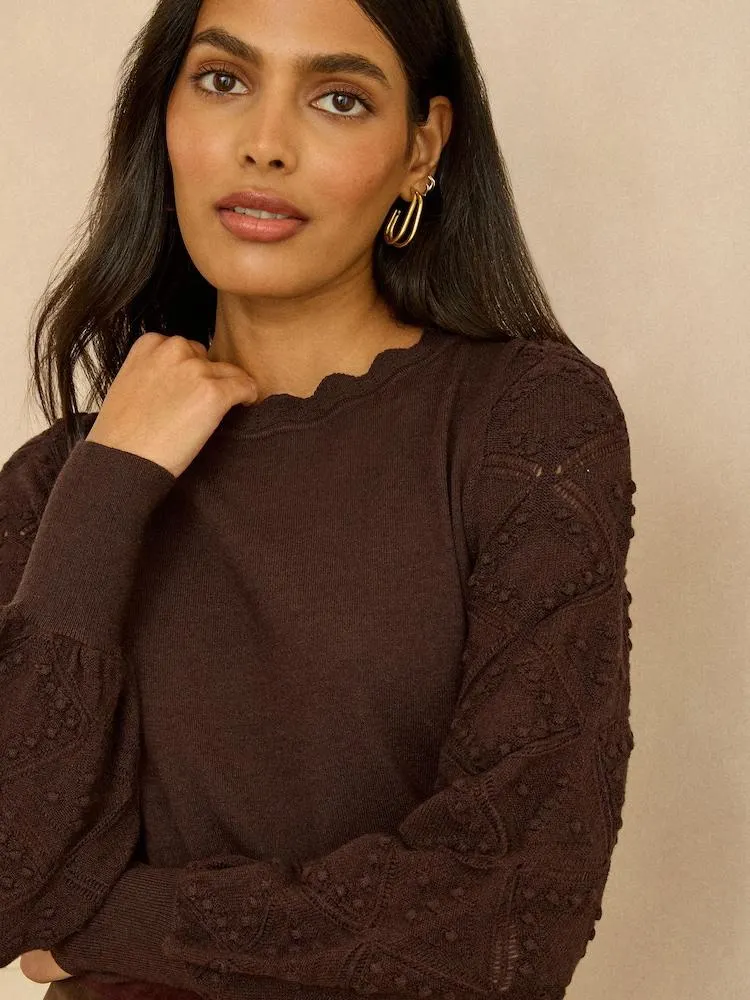 Schokoladenbraun - Love & Roses – Strickpullover mit Noppenmuster und Muschelsaum