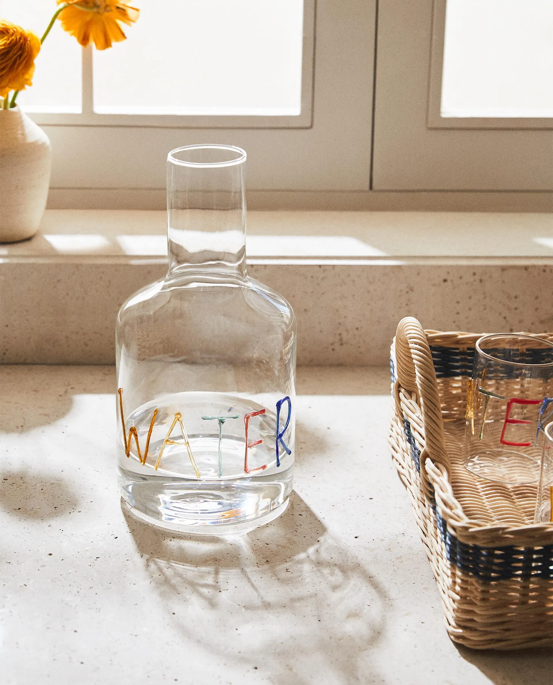 FLASCHE AUS BOROSILIKATGLAS MIT BUCHSTABEN