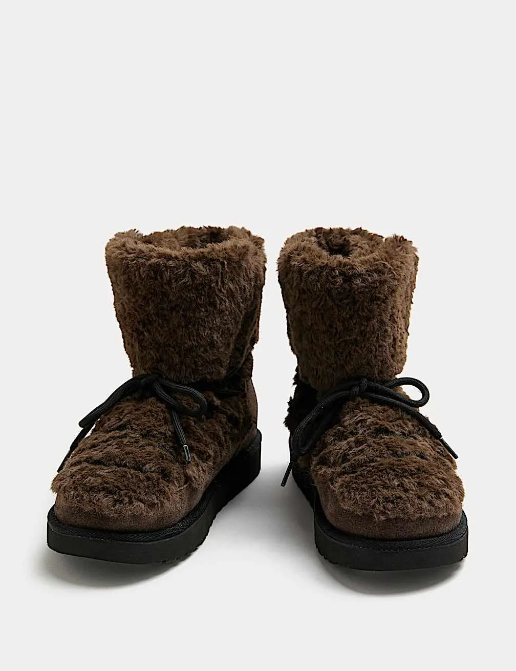 Klobige Winter-Schnürstiefel mit Borgfutter
