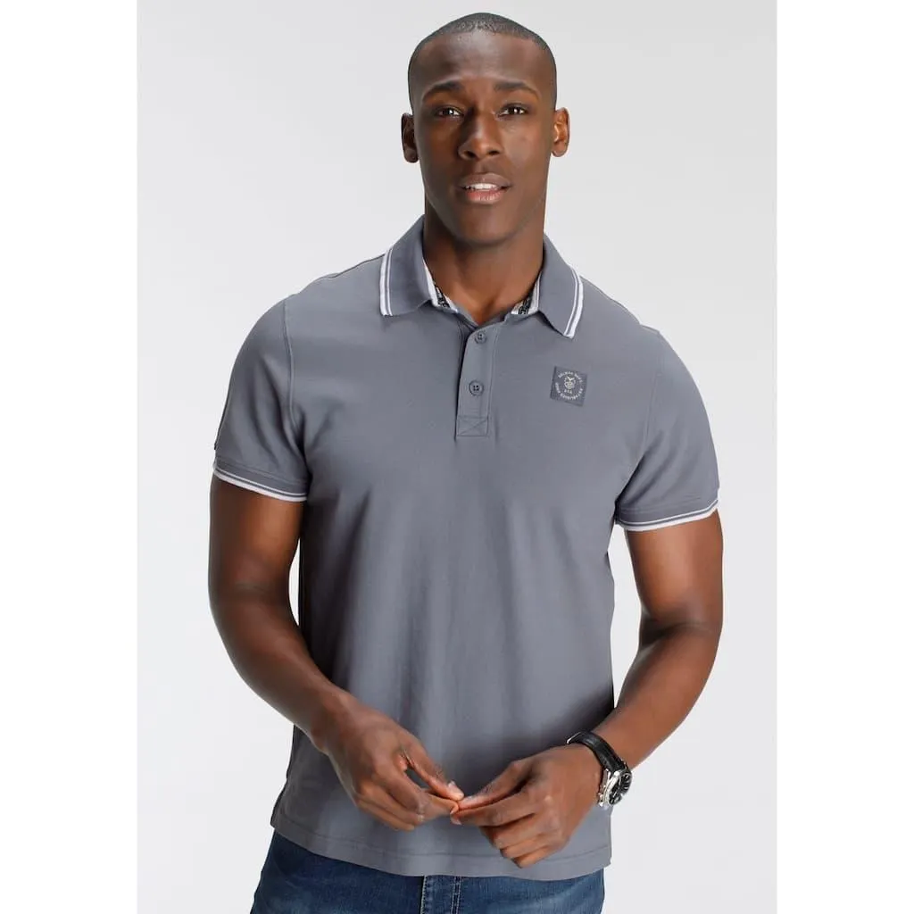 DELMAO Poloshirt »in vielen Sommer Farben! Preis-Leistungs Bestseller!« Trendige lockere Passform, immer perfekt gestylt! Sportlicher Look