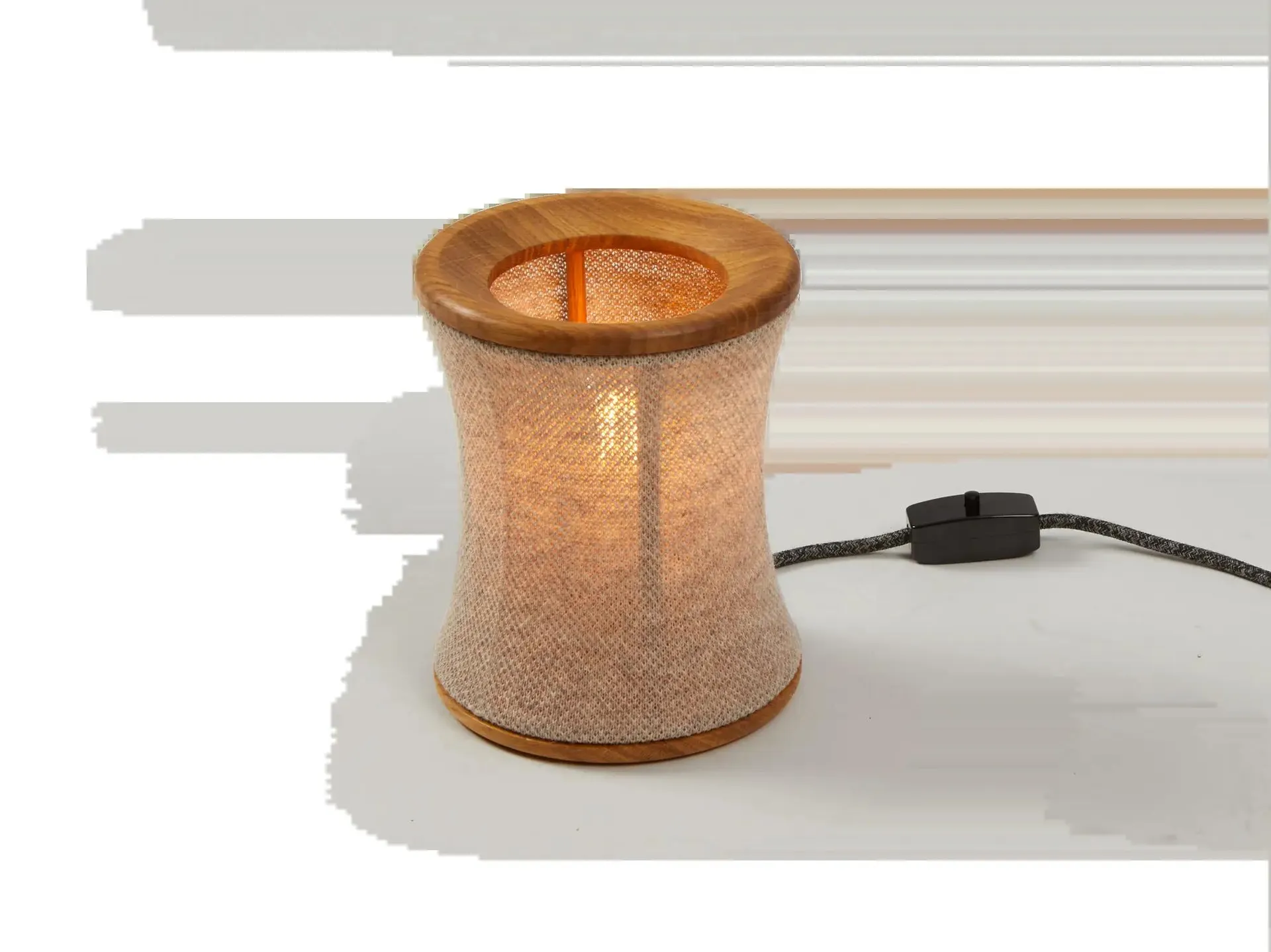 Tischleuchte Malla inkl. Leuchtmittel, Schirm 100% Schafschurwolle, 3D Strick Sand, Eiche