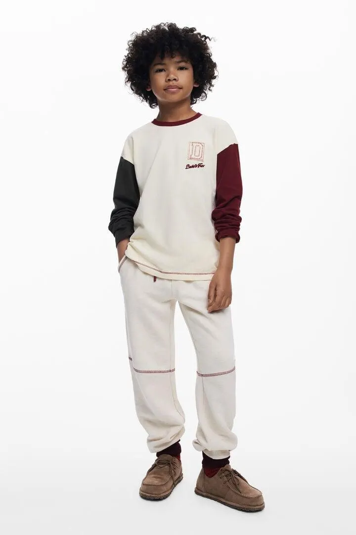 T-SHIRT MIT KONTRASTÄRMELN