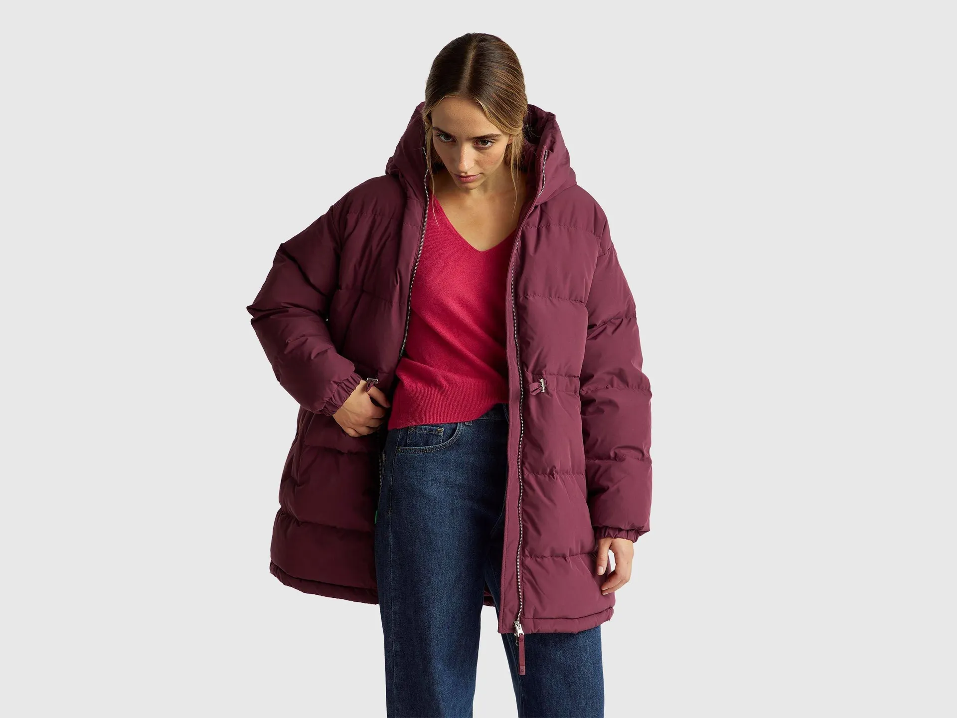 Lange Daunenjacke mit recycelten Federn gefüttert