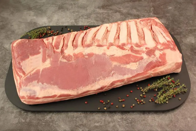 Schweine Bauchfleisch ohne Knochen mit Schwarte