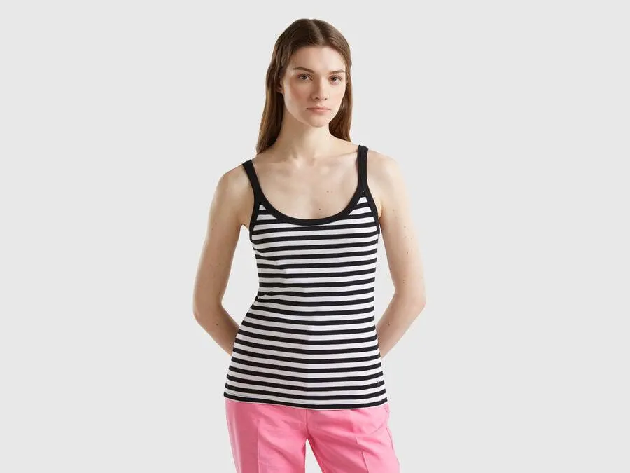Top aus 100% Baumwolle mit schwarzen Streifen
