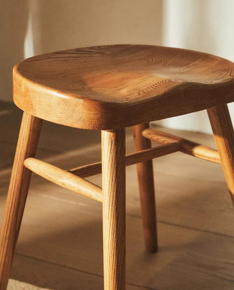 HOHER HOCKER AUS ESCHENHOLZ