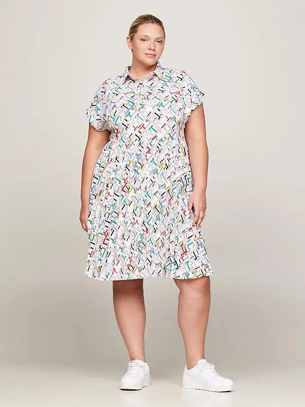 Curve Kurzarm-Hemdkleid mit TH-Monogramm und Falten