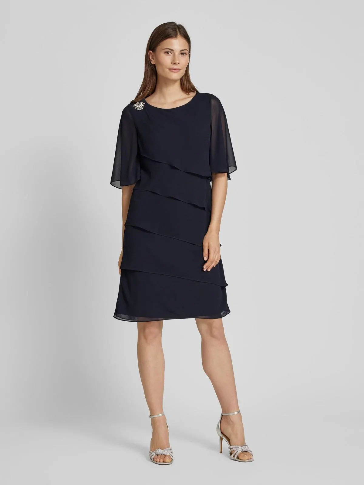 Knielanges Kleid mit Volants in marine melange