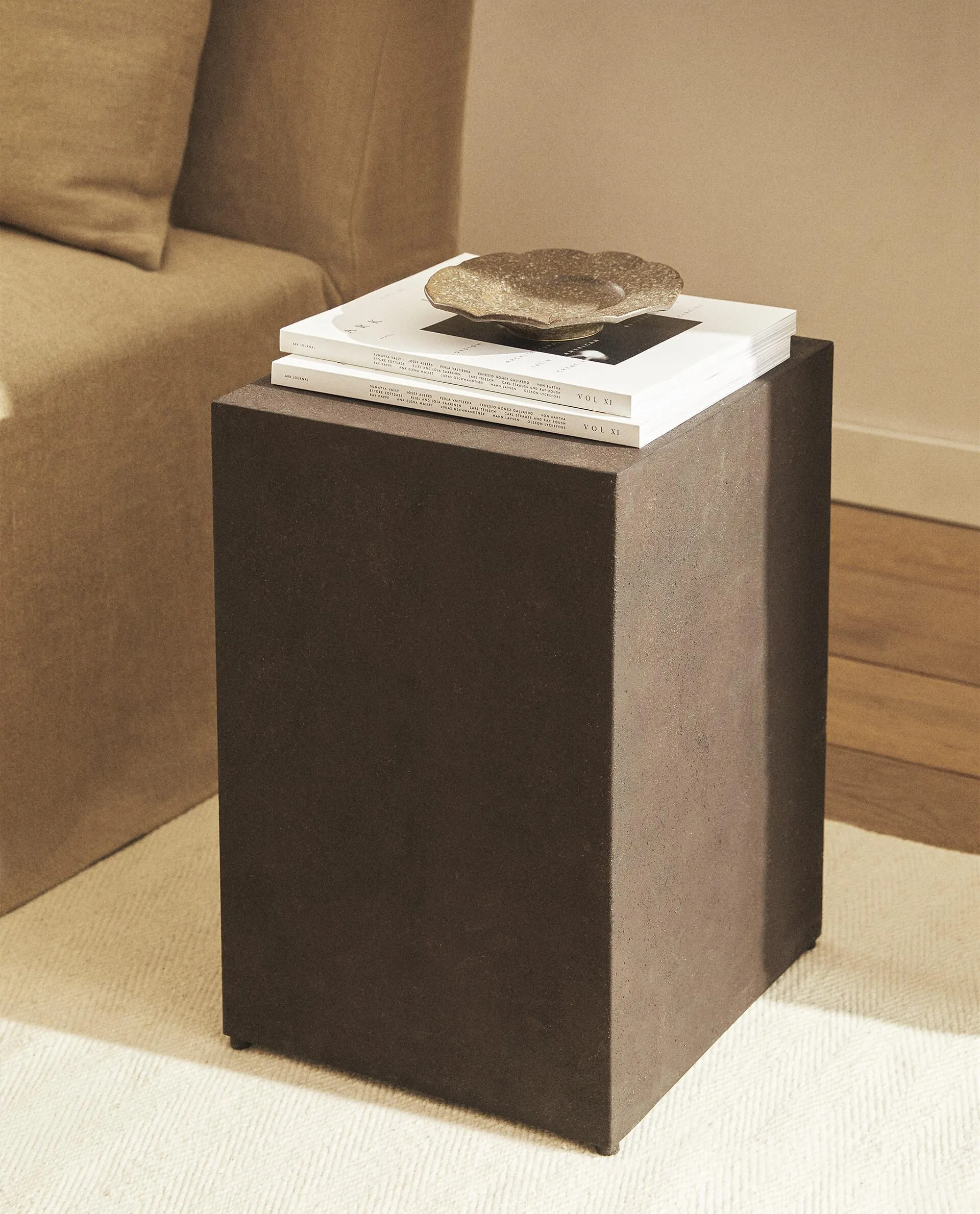 QUADRATISCHER BEISTELLTISCH AUS METALL