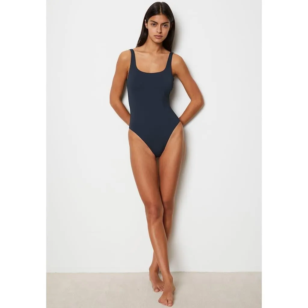 Marc O'Polo Badeanzug »Swimwear Essentials« höherer Beinausschnitt, schnelltrocknend, tiefer Rückenausschnitt