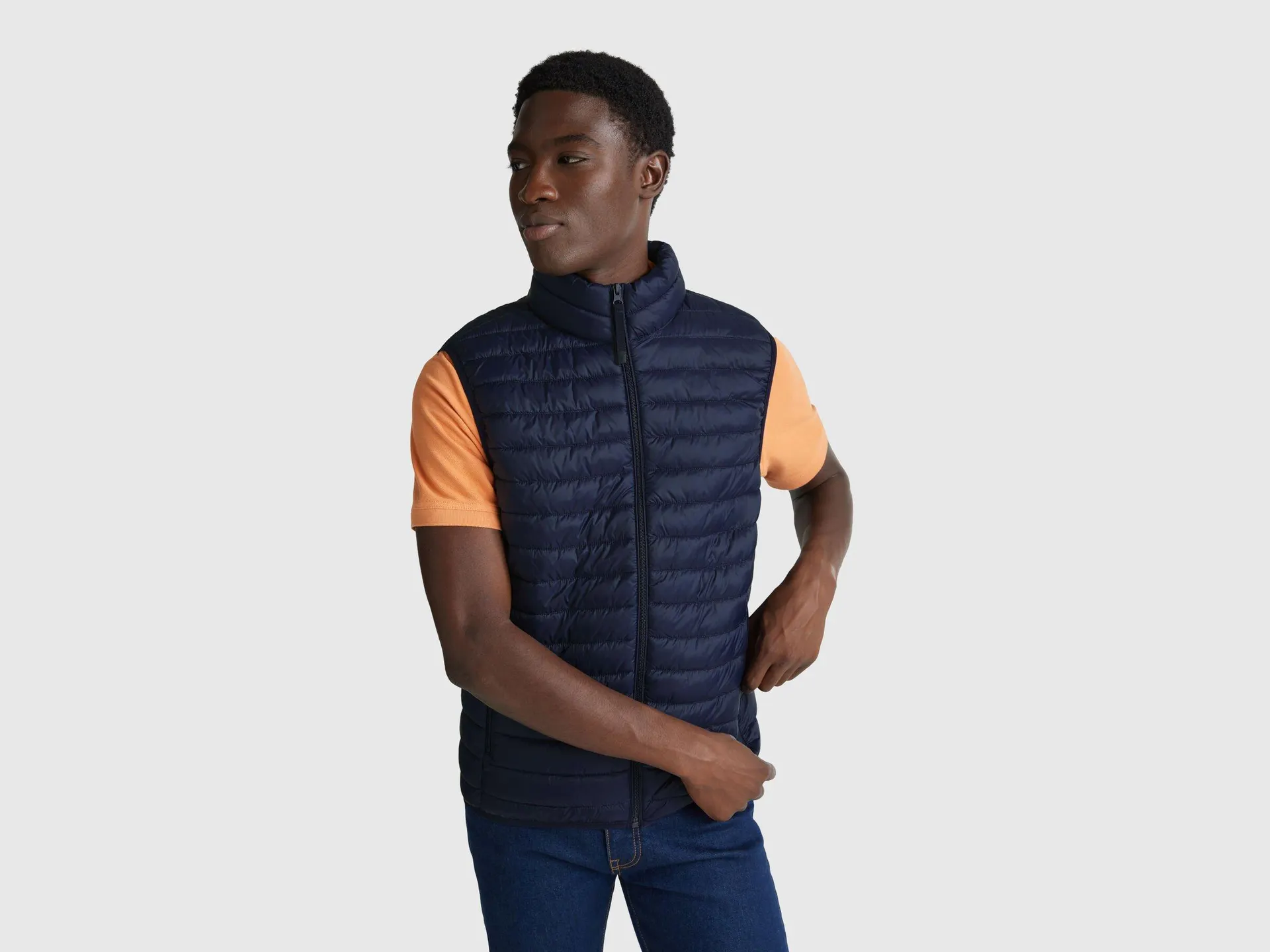 Gefütterte ärmellose Jacke mit normaler Passform