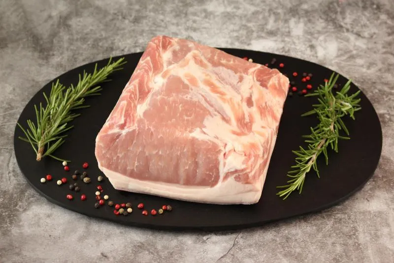 Schweine Jungkarreefilet ohne Knochen