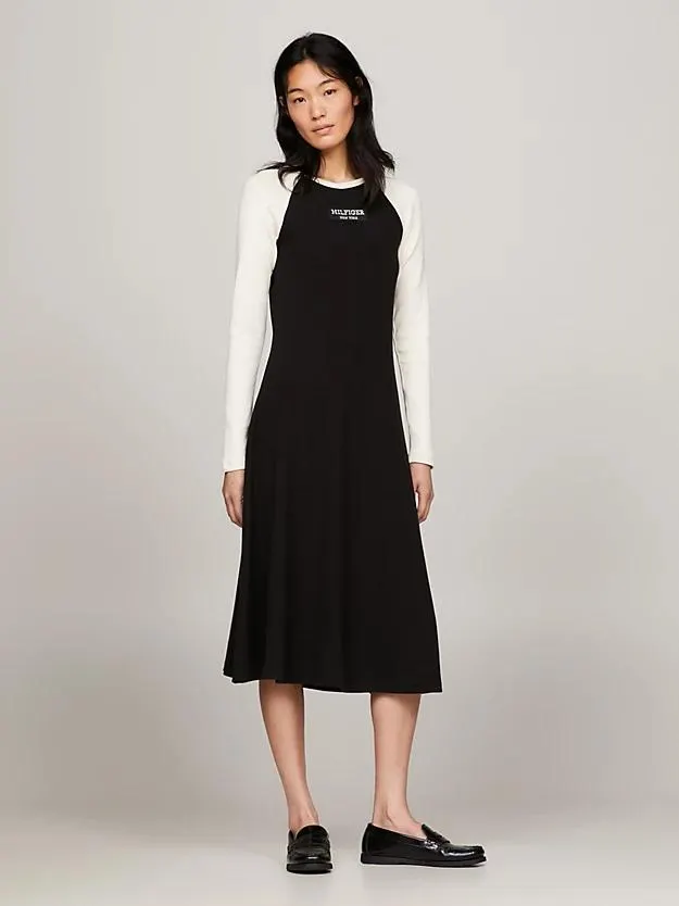 Geripptes Baseball-Kleid mit Monotype-Logo