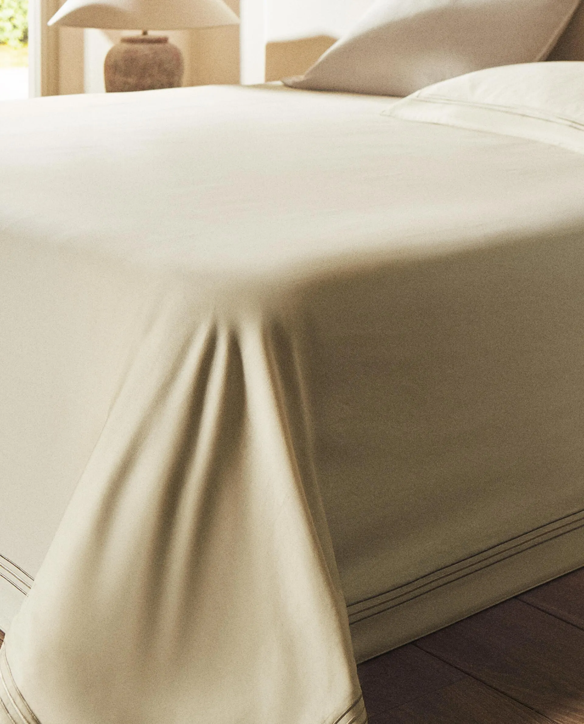 COPRIPIUMINO CON TRIPLO RICAMO