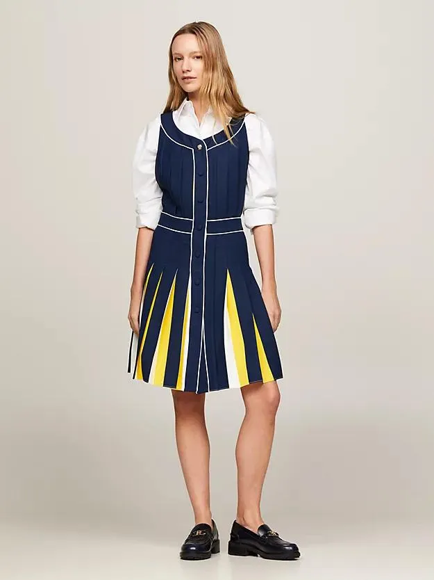 Ärmelloses Baseball-Kleid mit Falten