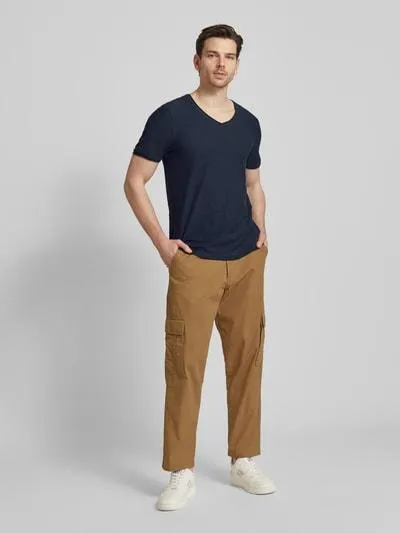 T-Shirt mit V-Ausschnitt in dunkelblau