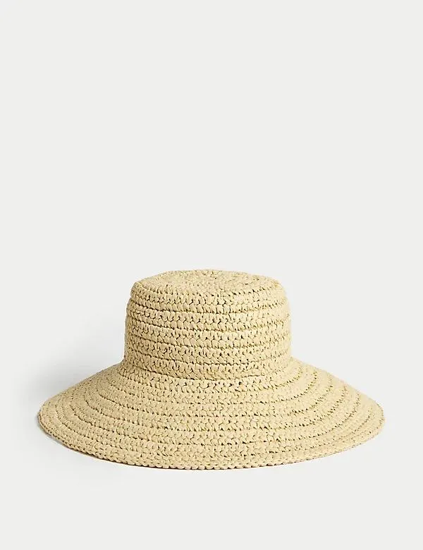 Strohhut mit breiter Krempe