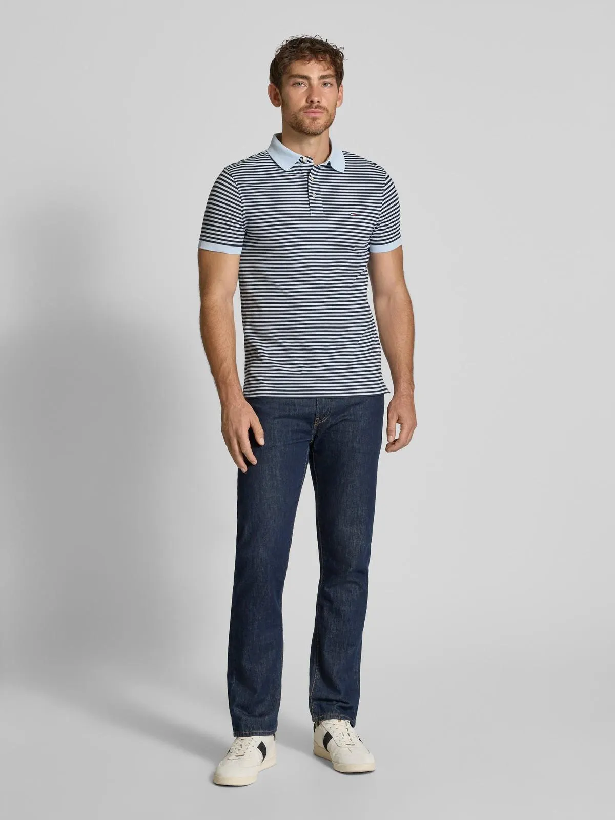 Slim Fit Poloshirt aus Baumwoll-Elasthan-Mix in hellblau