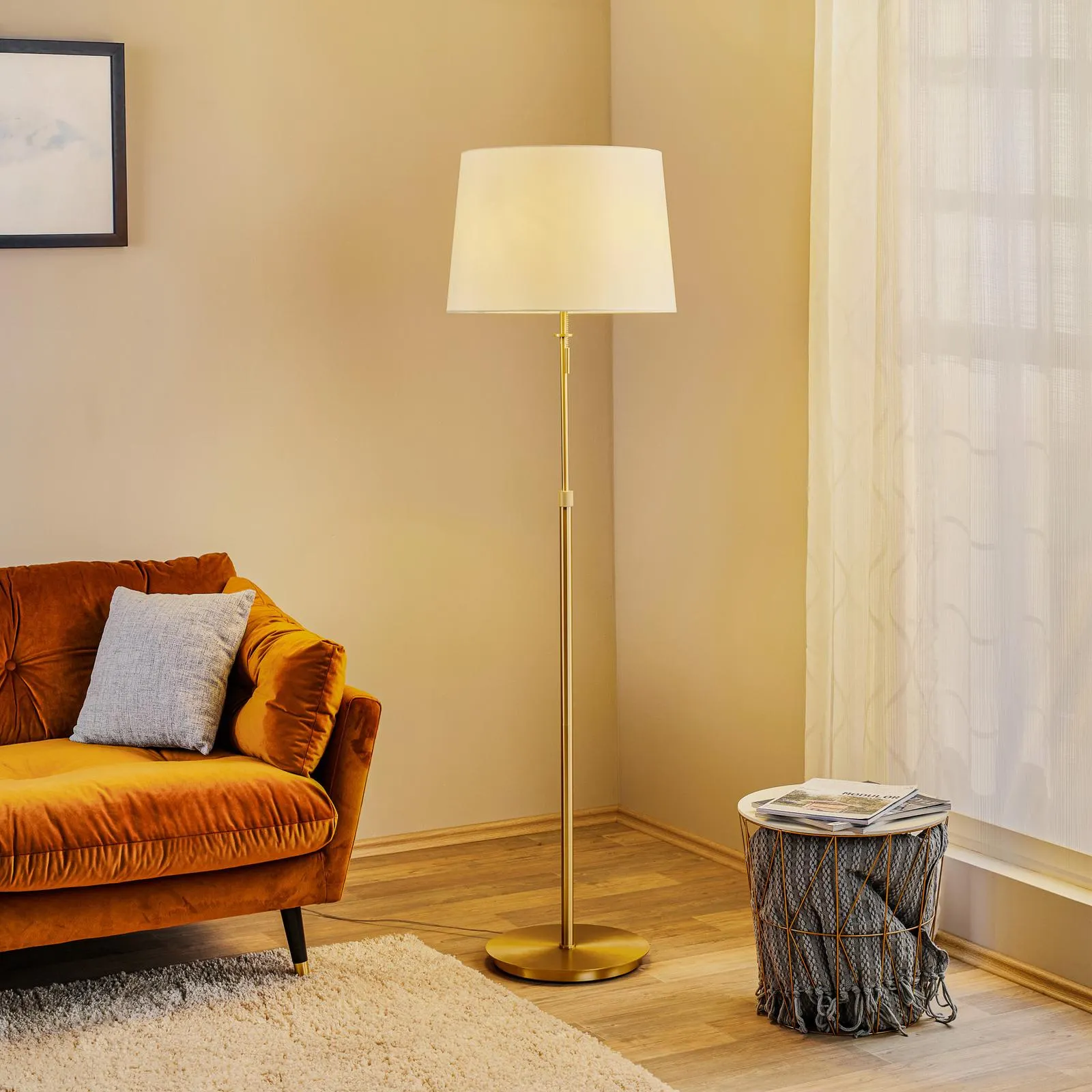 Höhenverstellbare Stehlampe Lyon mit Zugschalter