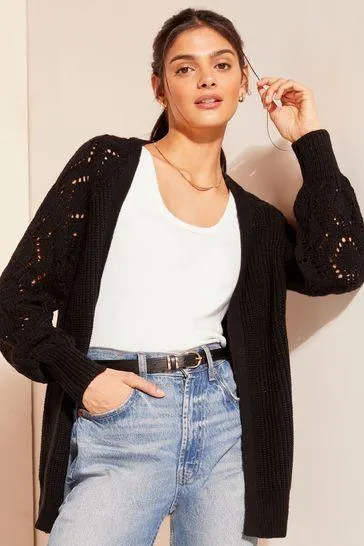 Friends Like These Häkel-Strickjacke mit Ziernähten an den Ärmeln