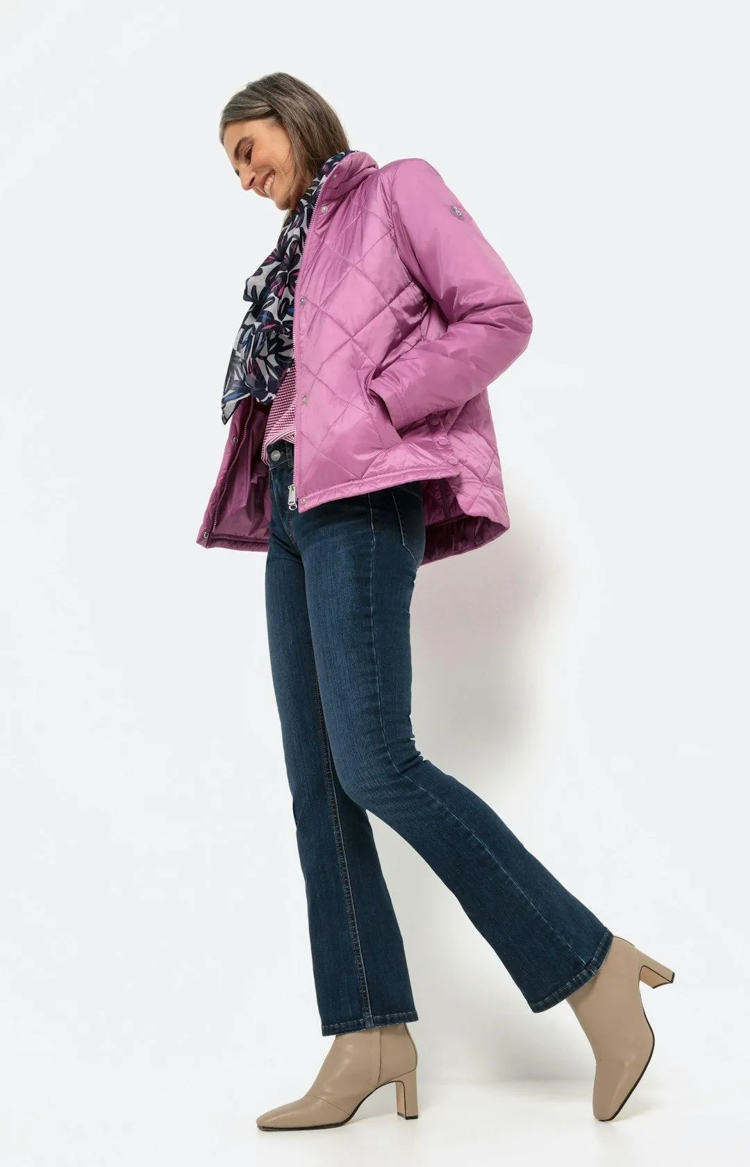 Steppjacke mit abnehmbarer Kapuze