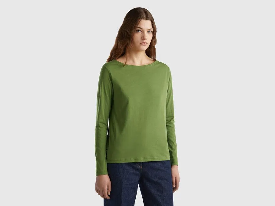 T-Shirt aus 100% Baumwolle mit U-Boot-Ausschnitt