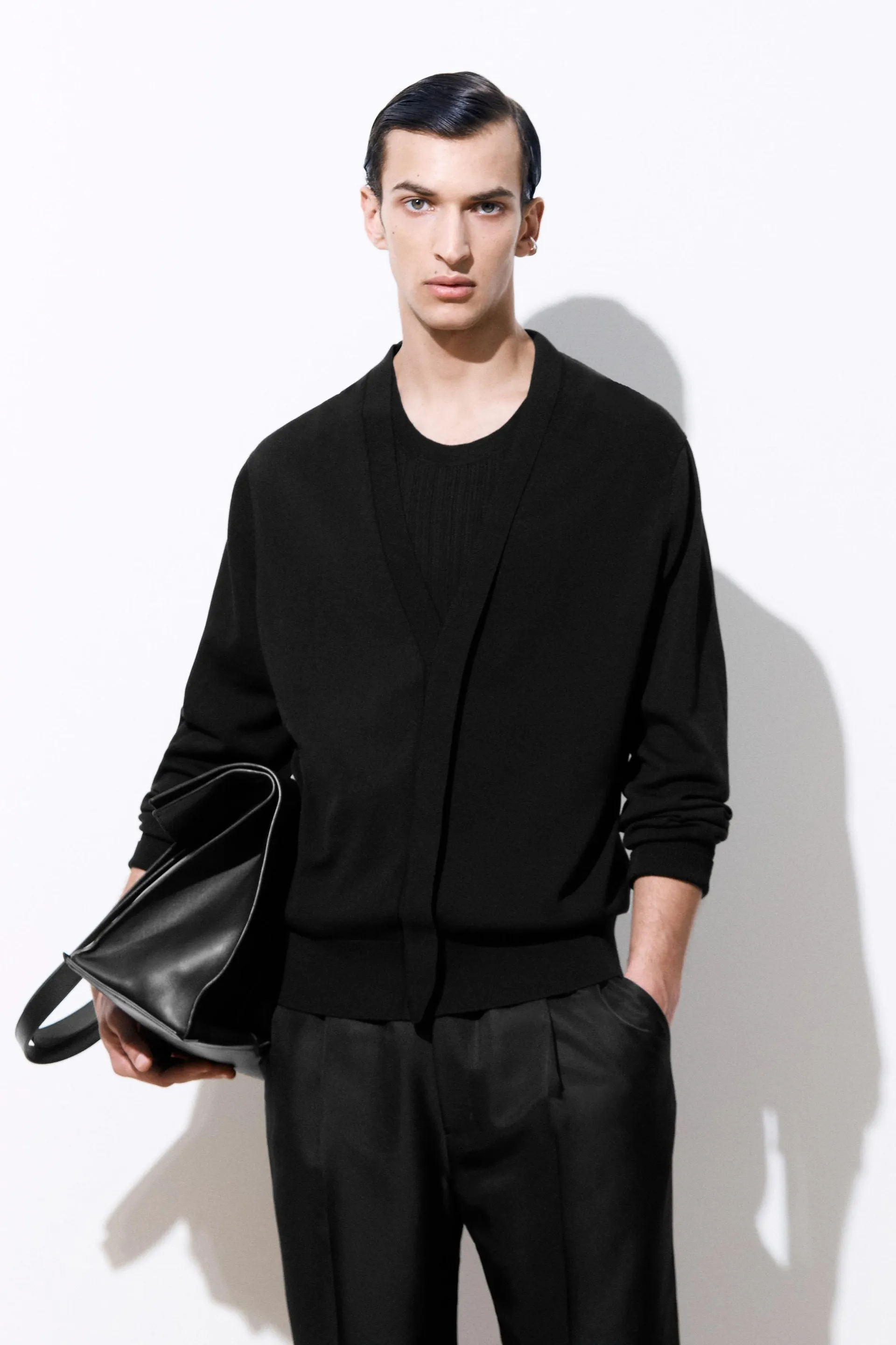 THE FINE KNIT VNECK CARDIGAN