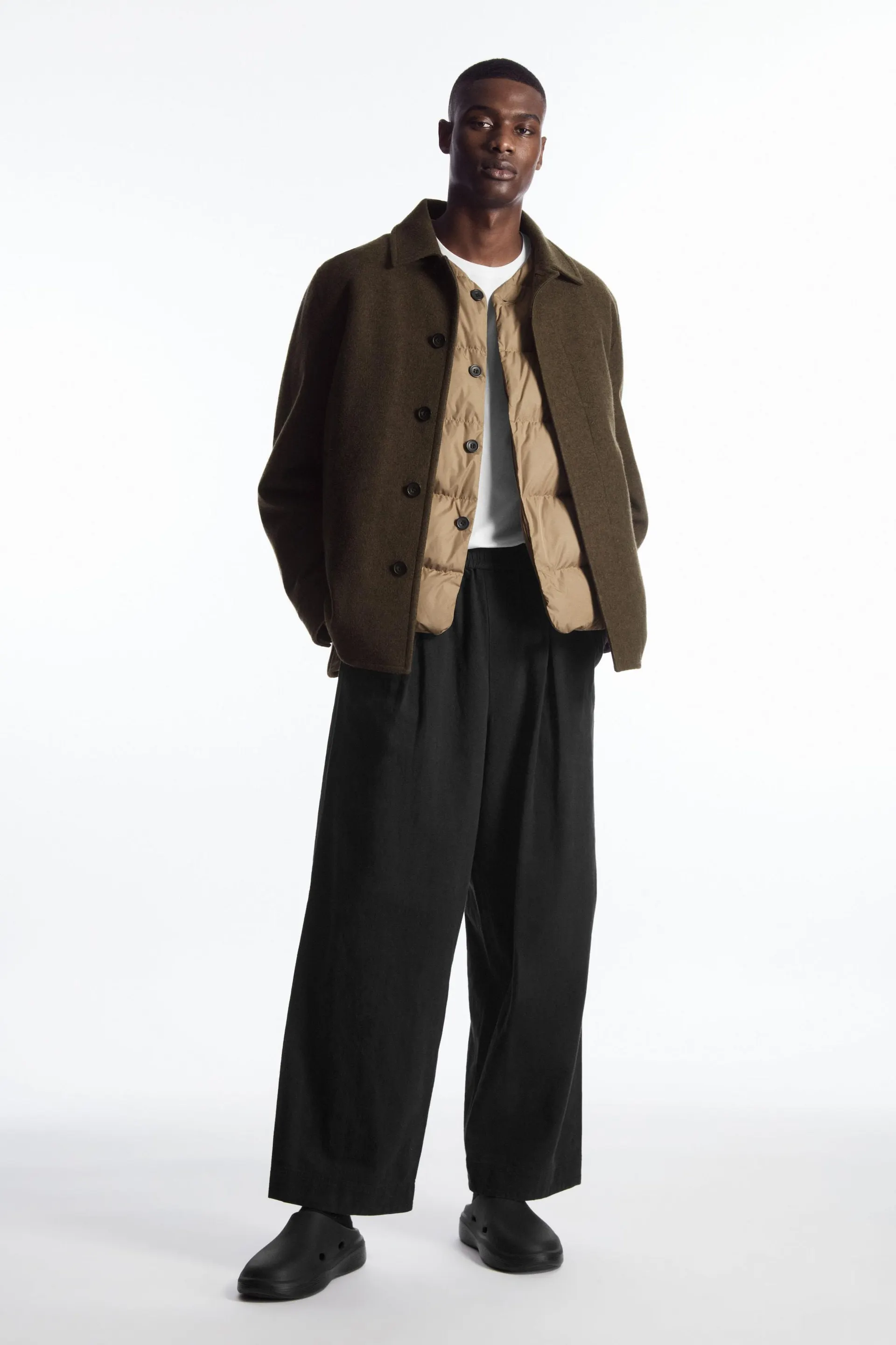 PLEATED WIDE-LEG CHAMBRAY PANTS