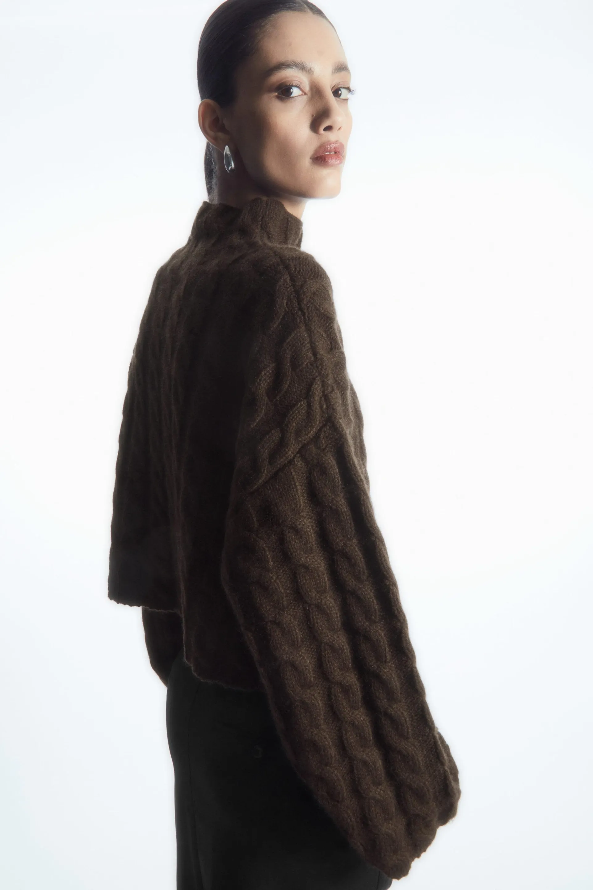 CABLE-KNIT YAK TURTLENECK JUMPER