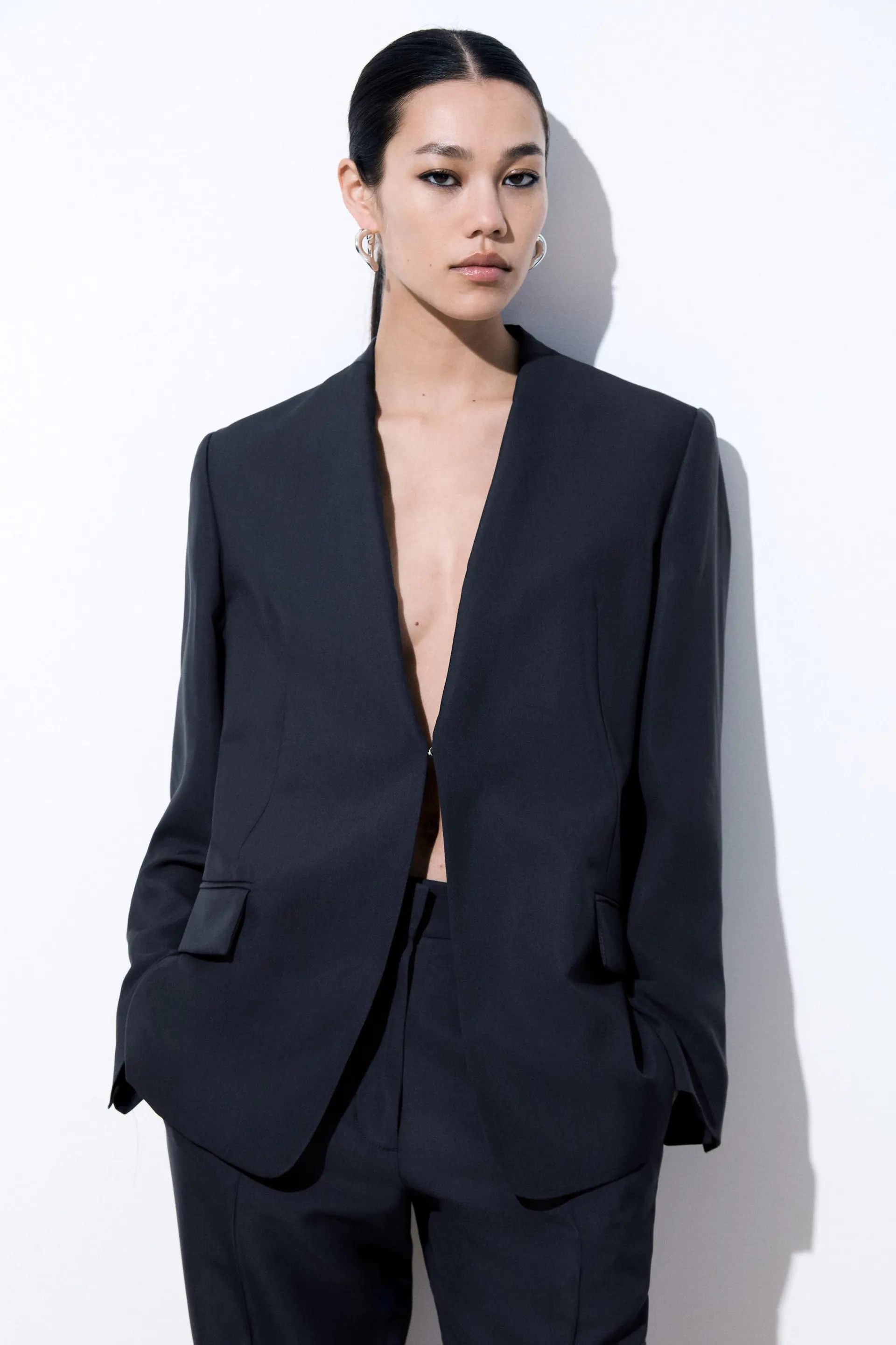 THE FOLDED-LAPEL WOOL TWILL BLAZER
