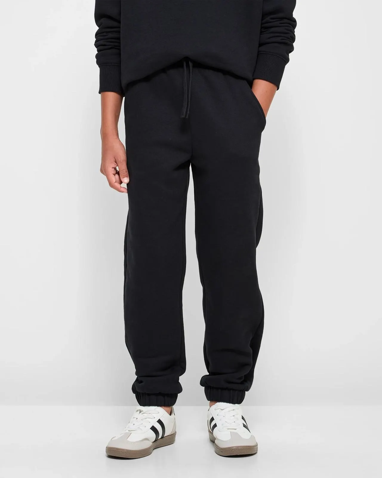 Essential Relaxed Trackpant - Black