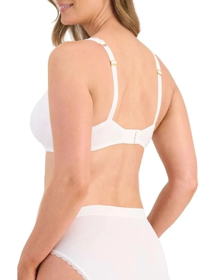 There Lace Contour Bra in White